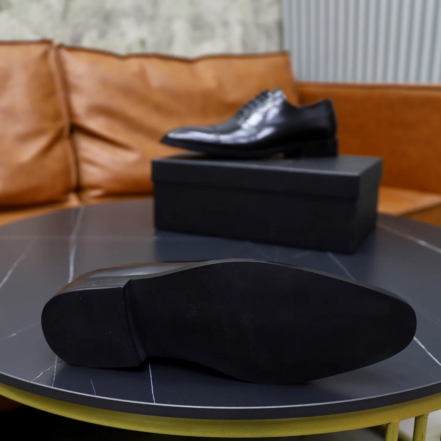 Ex-factory price: 540💰🙅‍♂️🙅‍♂️🙅‍♂️ Brand: PRADA Standard code: Men's code 38-44 (45 can be customized) Grade: Same style as the official website Original order quality Material: Original cowhide surface Comfortable cowhide lining Original outsole Style category: Men's fashionable casual leather shoes Distinguished big-name luxury elements Top luxury Color: actual picture color